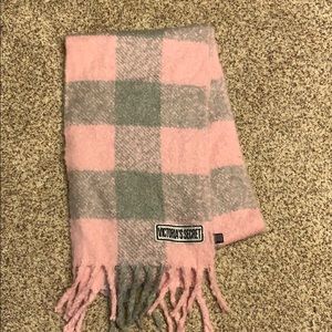 VS pink and Gray scarf! Never worn! Super Soft!